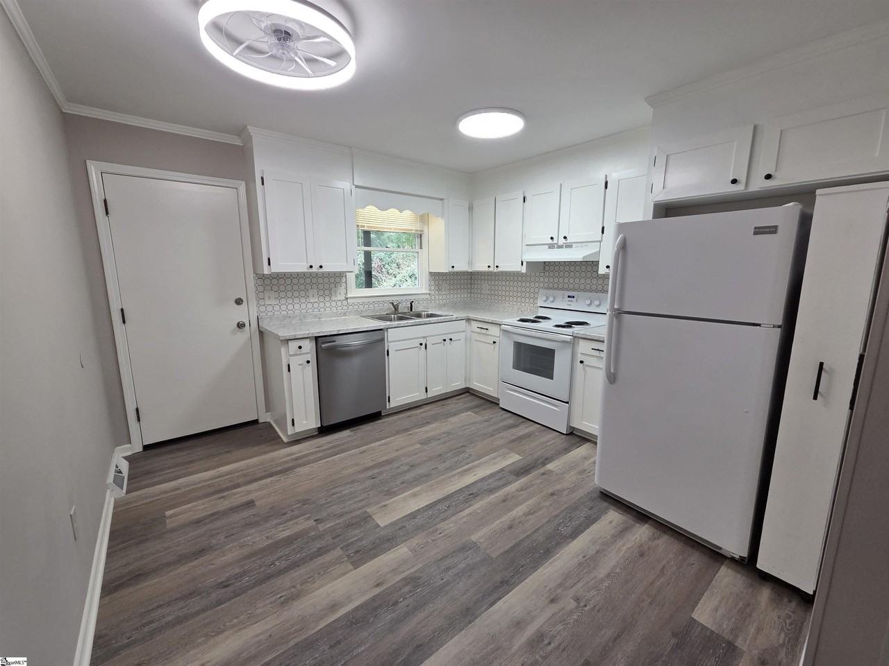 303 Jonesville Rd - Photo 6 of 23