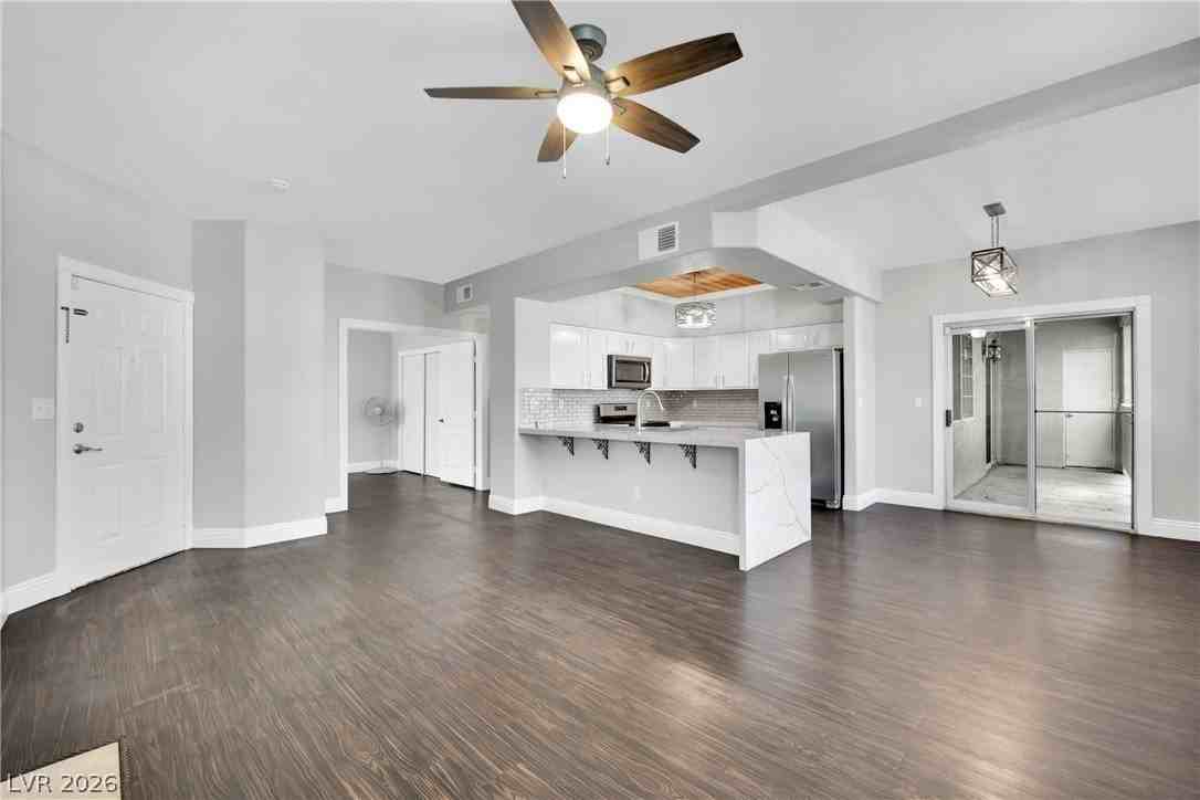 1505 Truett St #103 - Photo 4 of 34