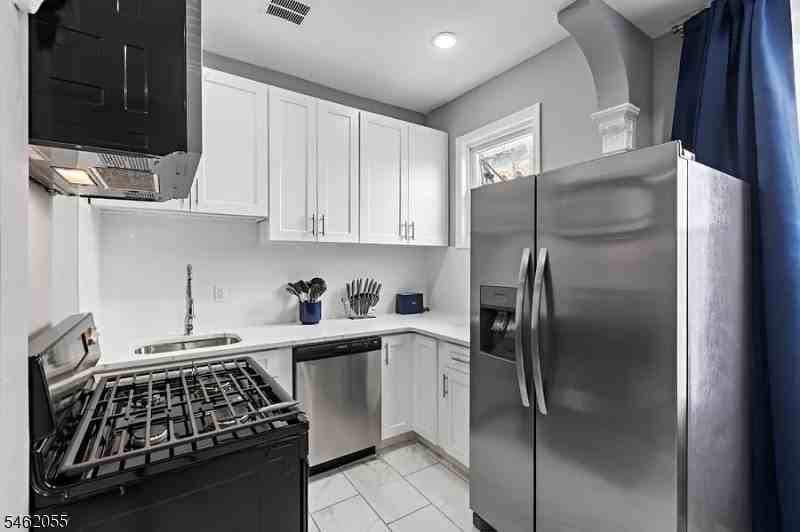 153 Danforth Ave #2 - Photo 2 of 7