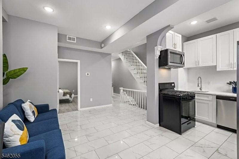 153 Danforth Ave #2 - Photo 3 of 7