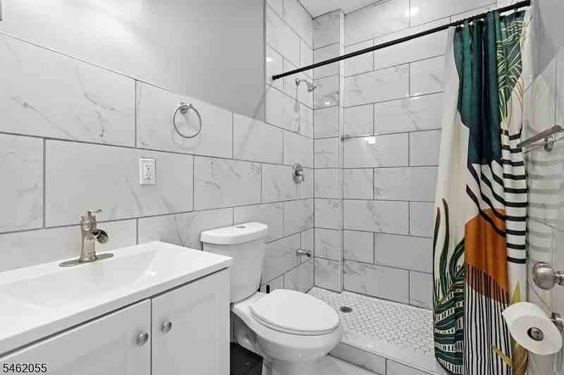 153 Danforth Ave #2 - Photo 5 of 7