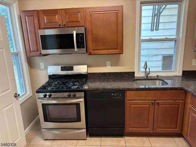 401 N Grove St - Photo 3 of 15