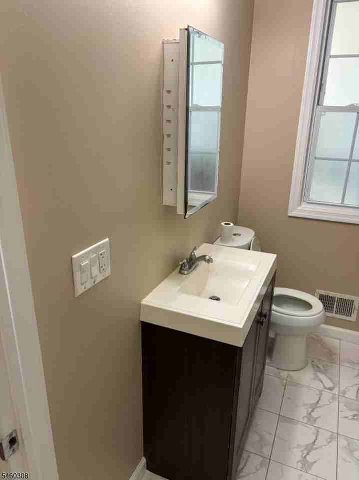 401 N Grove St - Photo 4 of 15