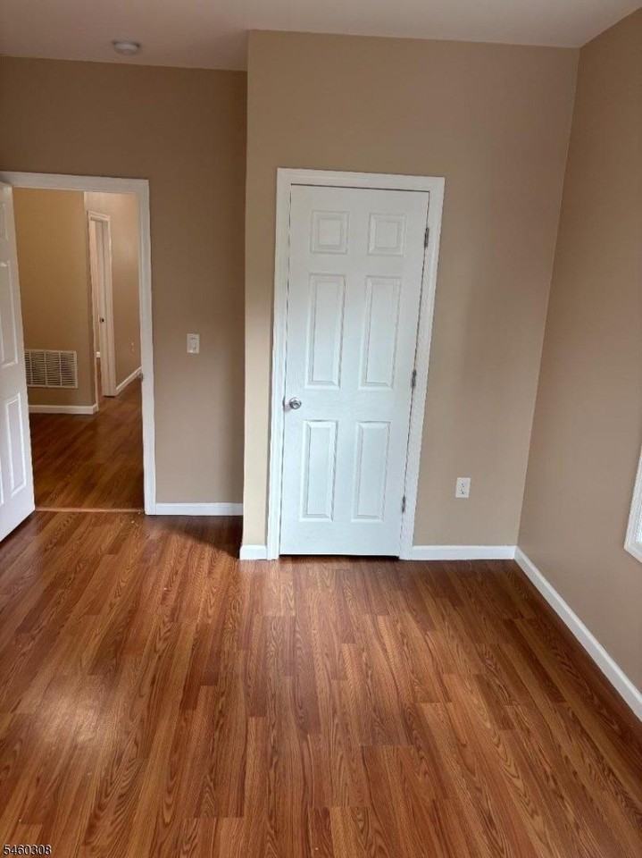 401 N Grove St - Photo 6 of 15