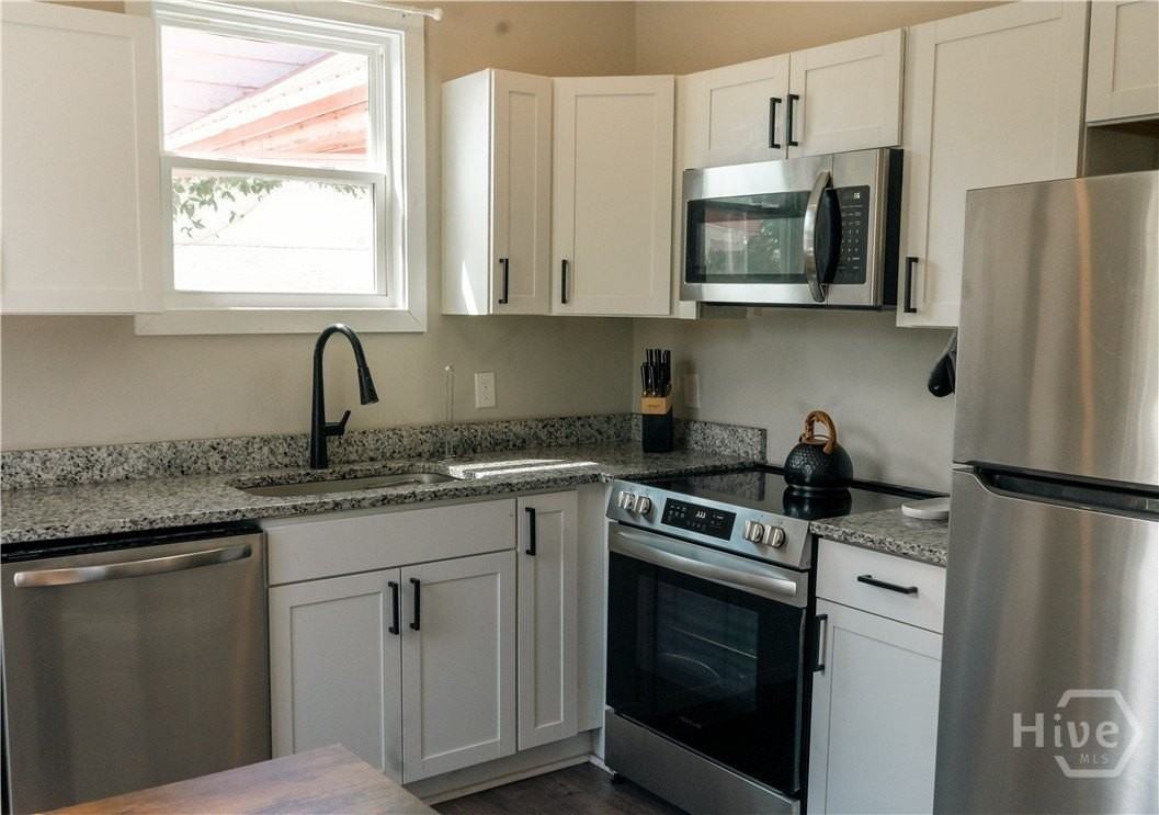 1203 E 33rd St - Photo 6 of 24