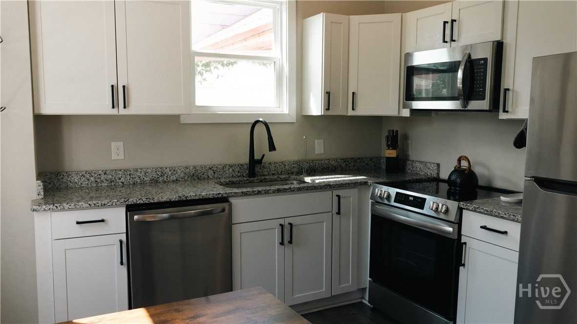 1203 E 33rd St - Photo 7 of 24