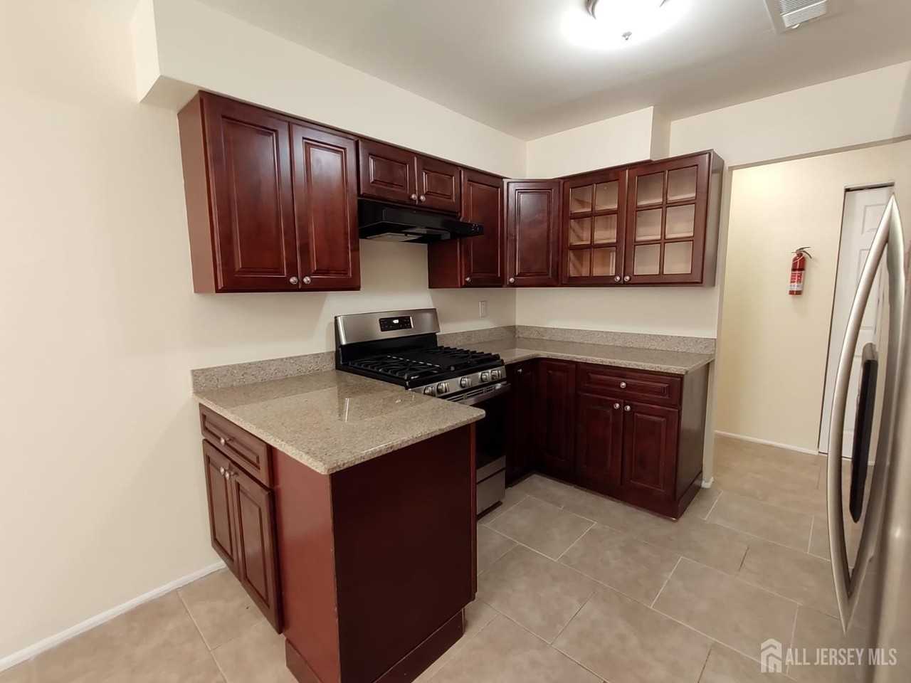 1807 Green Hollow Dr - Photo 4 of 13