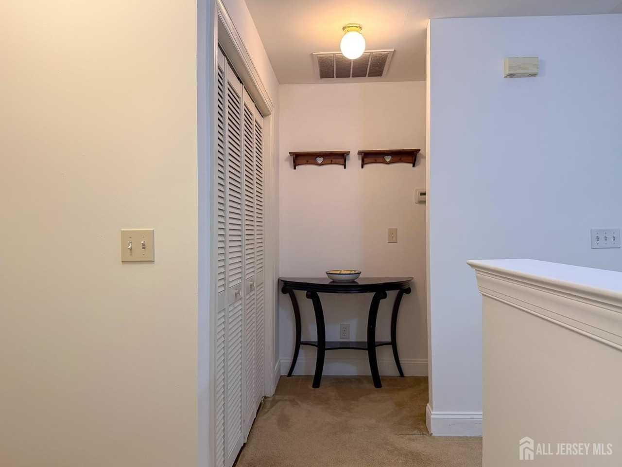 614 Middlesex Ave - Photo 2 of 21