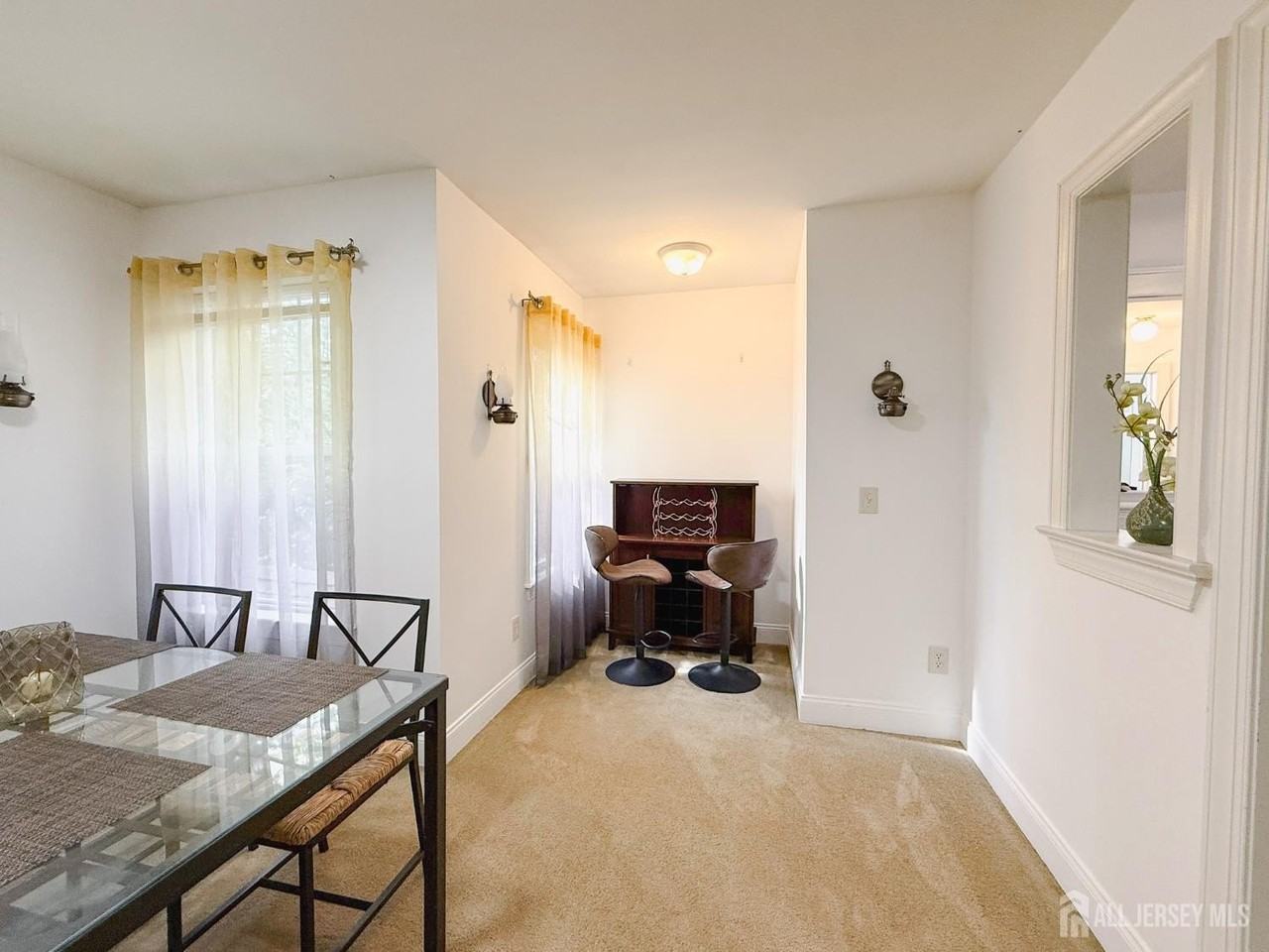 614 Middlesex Ave - Photo 7 of 21