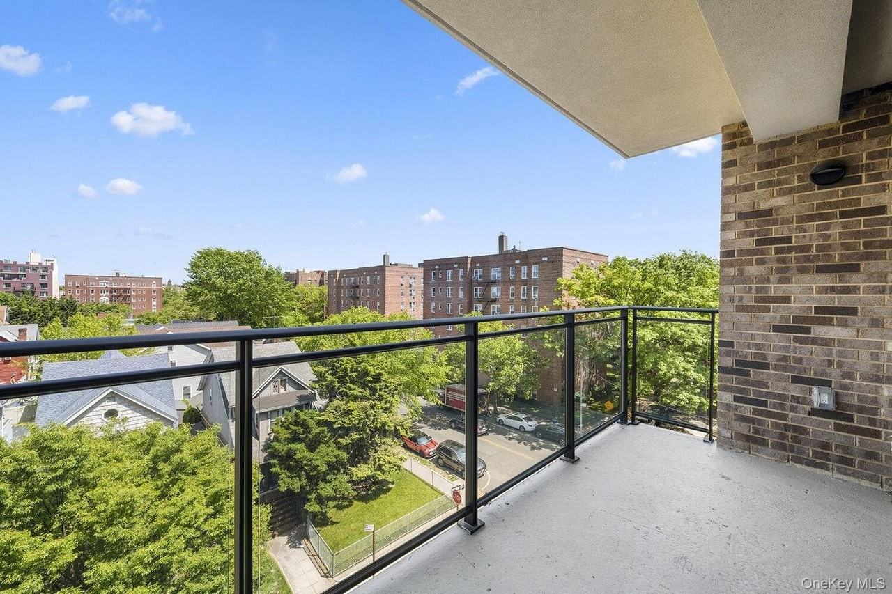 623 Avenue H #6C - Photo 3 of 12