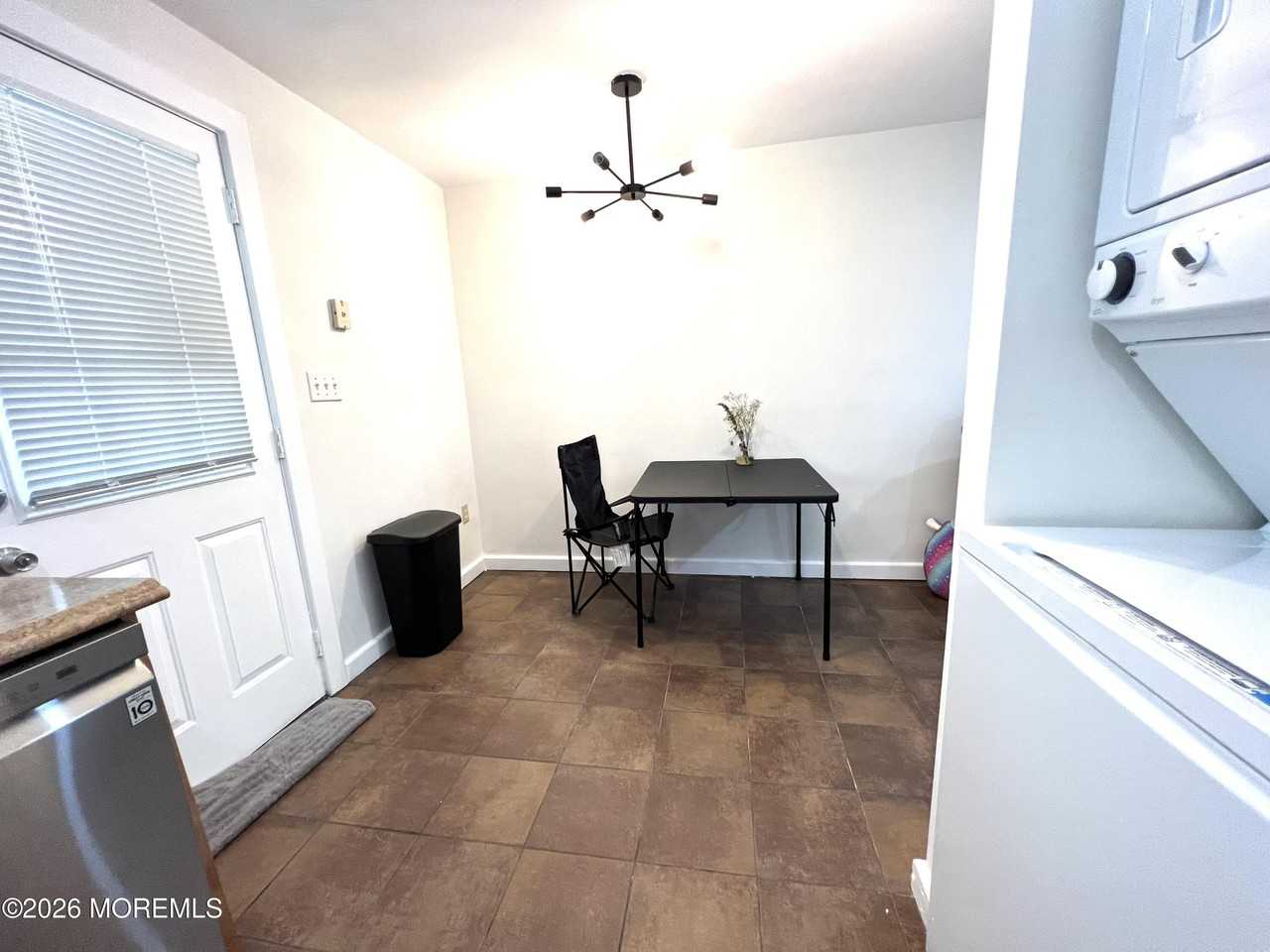 130 Glenbrook Pkwy #8D - Photo 3 of 9