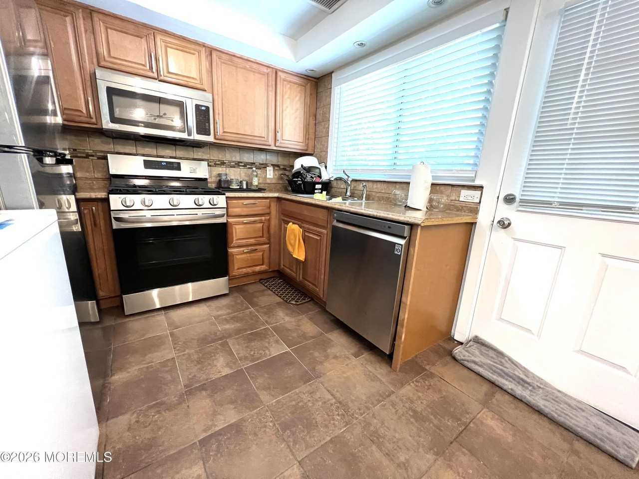 130 Glenbrook Pkwy #8D - Photo 5 of 9