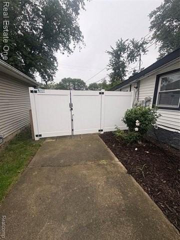 16228 Kirkshire Ave - Photo 4 of 16