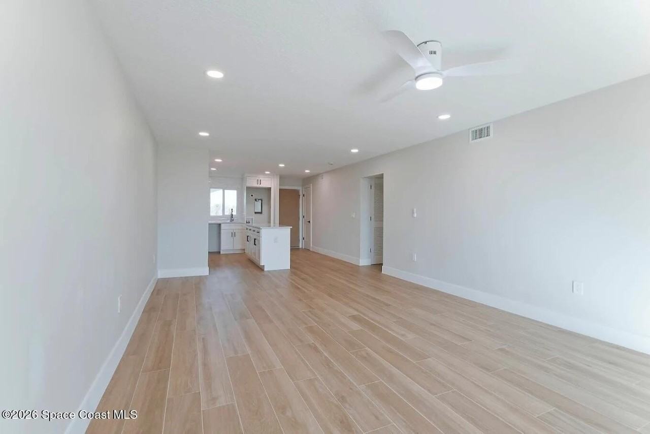 904 Wave Crest Ave #B13 - Photo 6 of 13