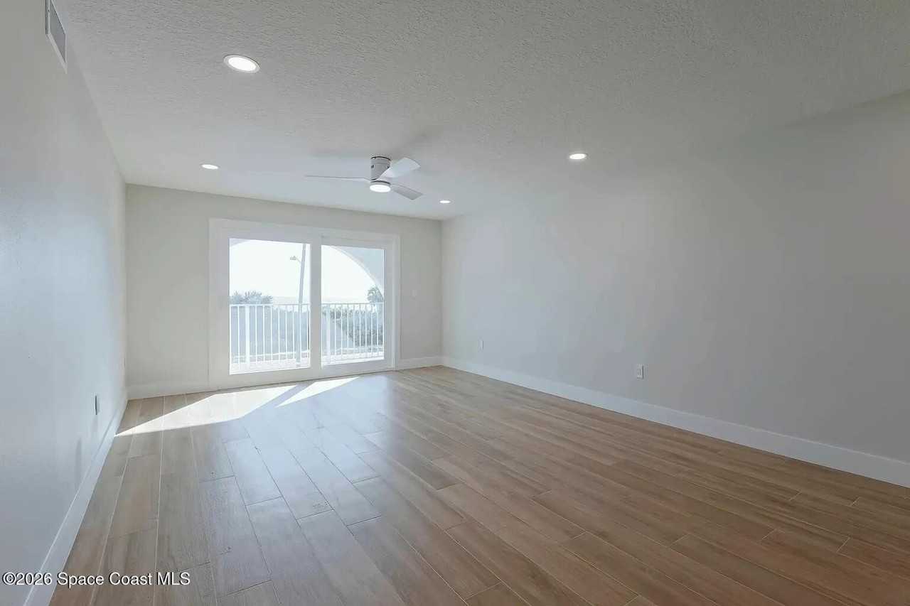 904 Wave Crest Ave #B13 - Photo 7 of 13