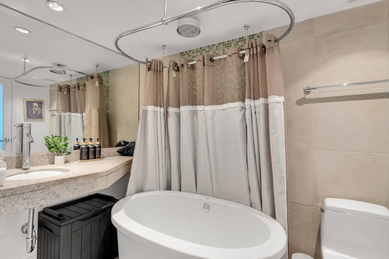 1036 Ocean Drive - Photo 5 of 15