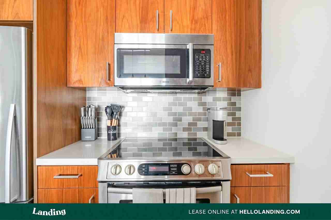 225 S. Grand Ave - Photo 3 of 50