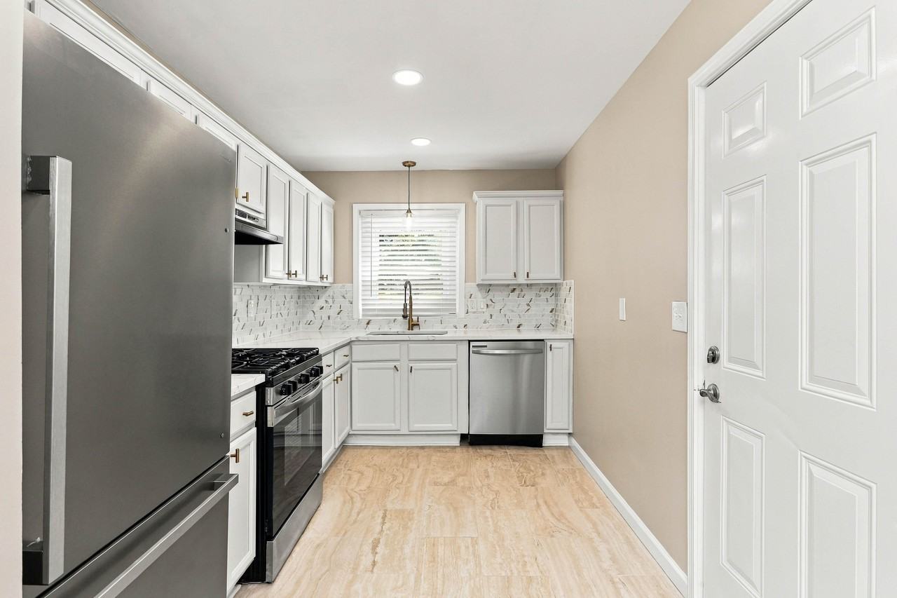 2069 Bixler Cir #1 - Photo 5 of 18
