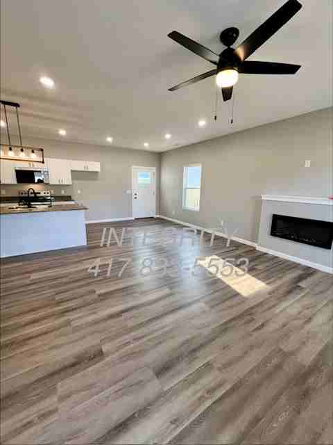 896 South Spring Hill Avenue - Photo 3 of 12