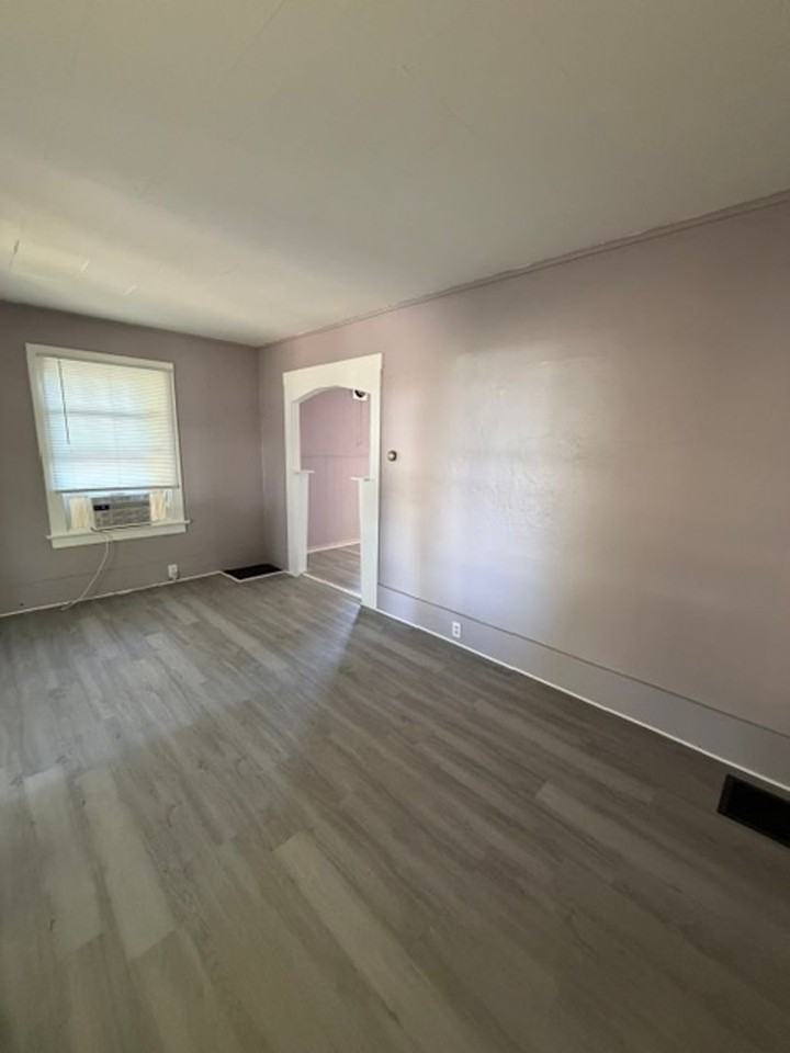 2426 Adams St - Photo 4 of 19