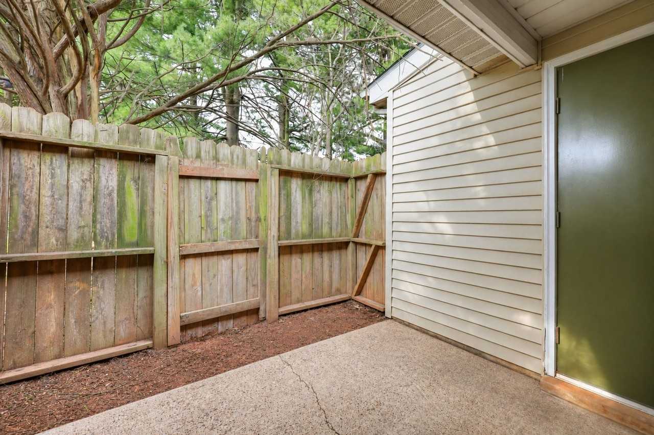379 Lafayette Dr - Photo 4 of 20