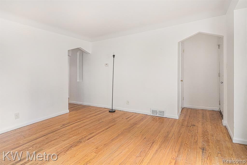 11416 Pierson St - Photo 3 of 18
