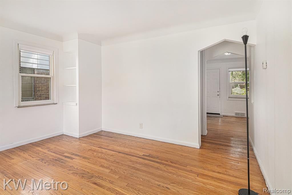 11416 Pierson St - Photo 5 of 18