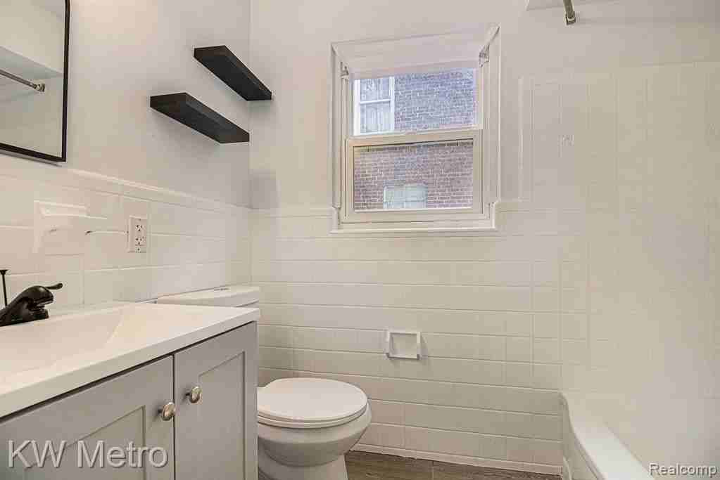 11416 Pierson St - Photo 6 of 18