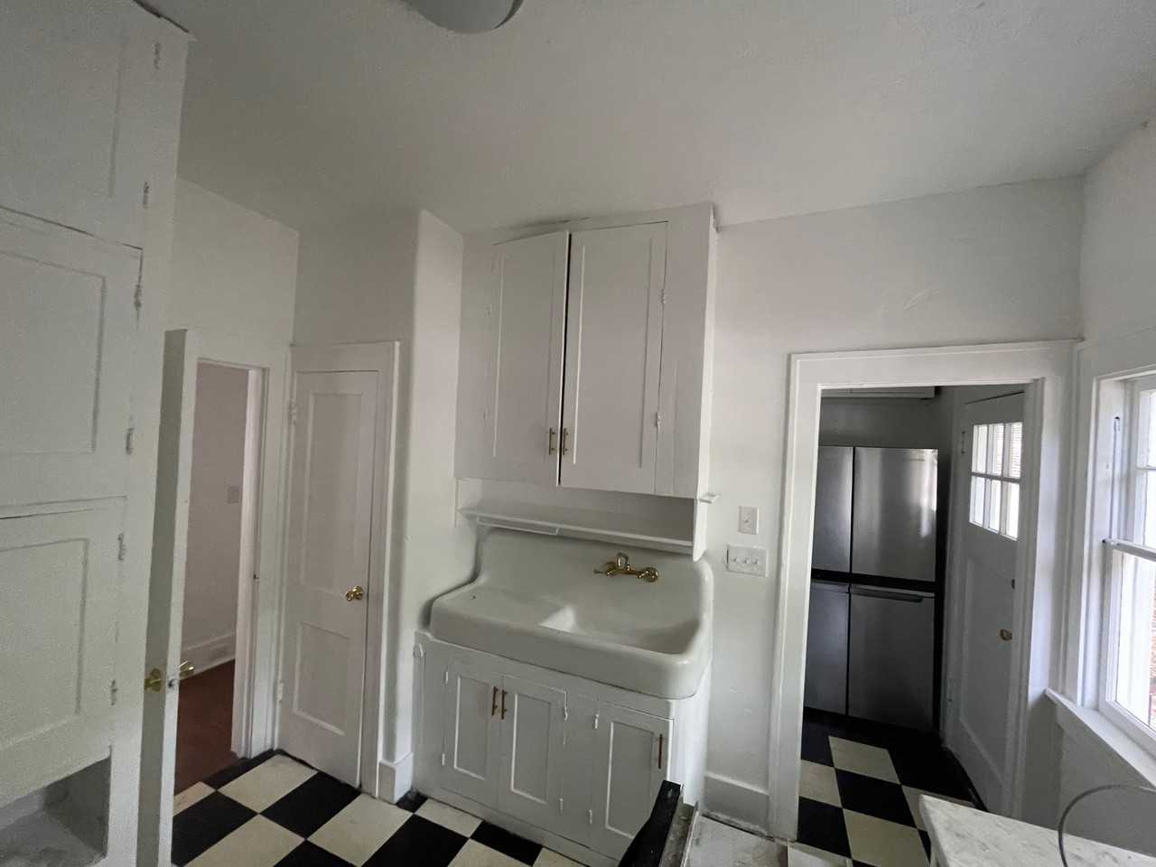 2635 W University Ave - Photo 6 of 15