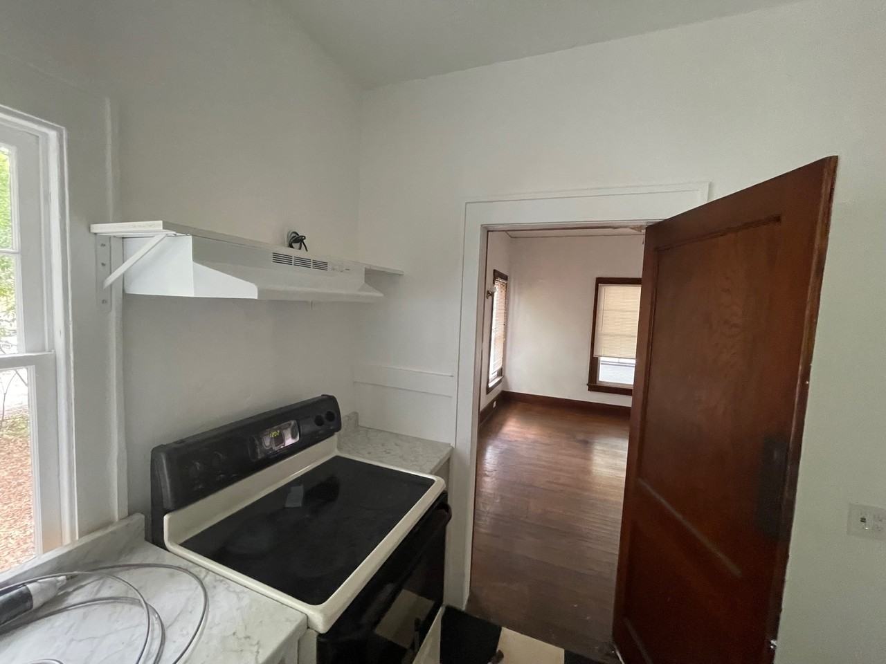 2635 W University Ave - Photo 7 of 15