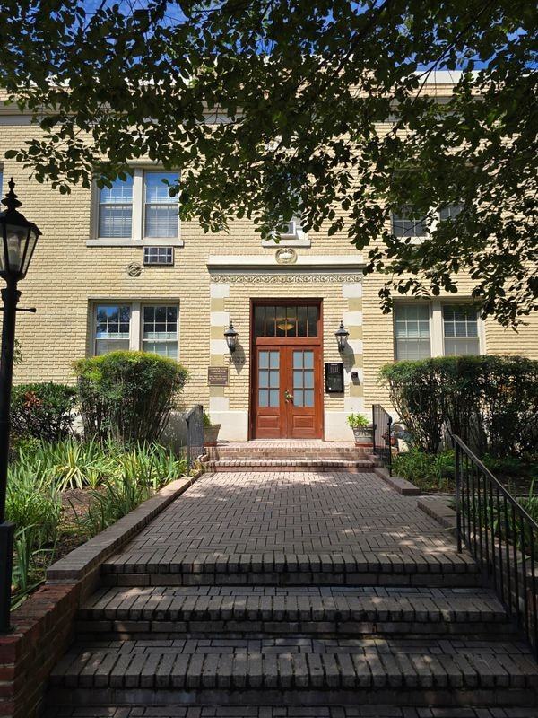 3022 Wisconsin Ave Nw ##201