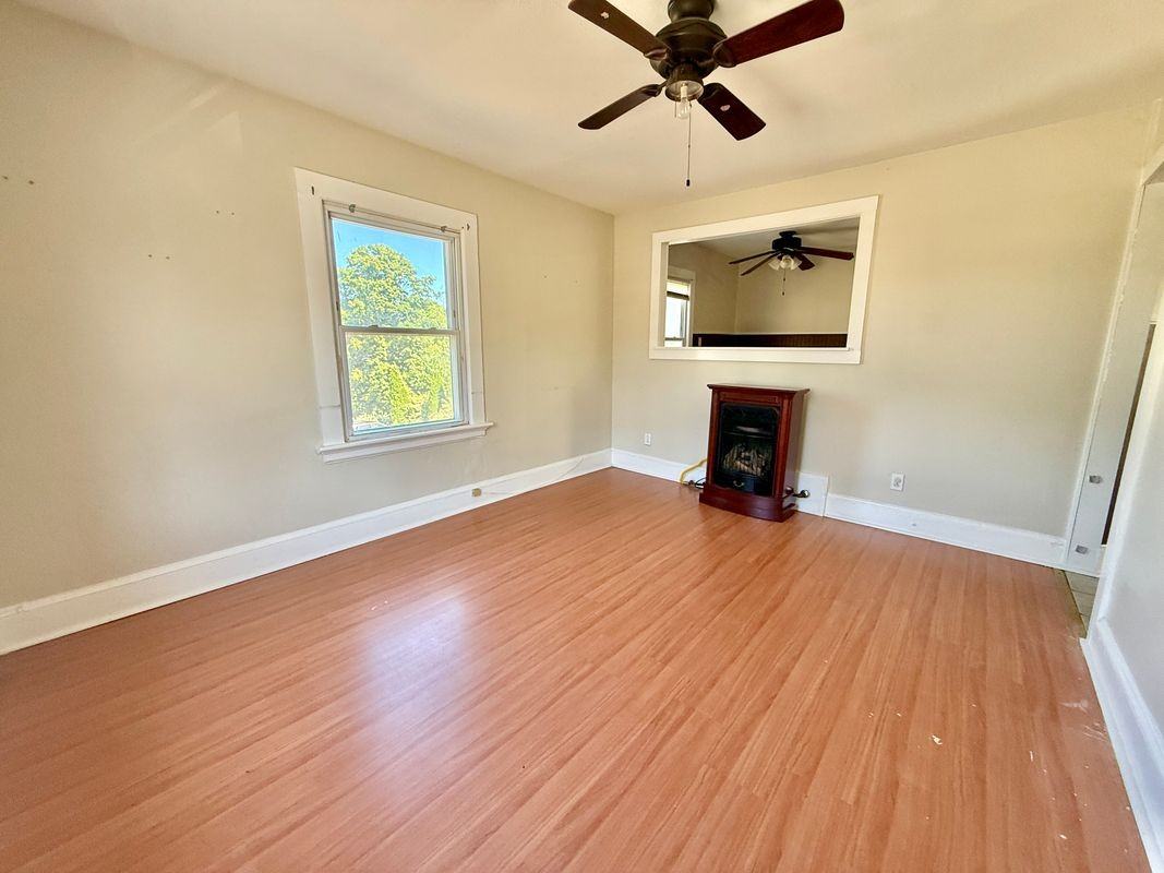 209 Davis St - Photo 2 of 7