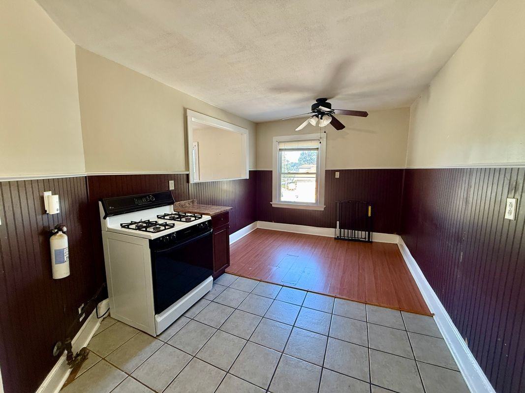 209 Davis St - Photo 3 of 7