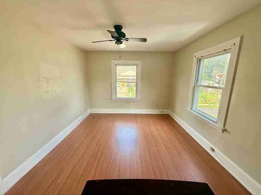 209 Davis St - Photo 4 of 7