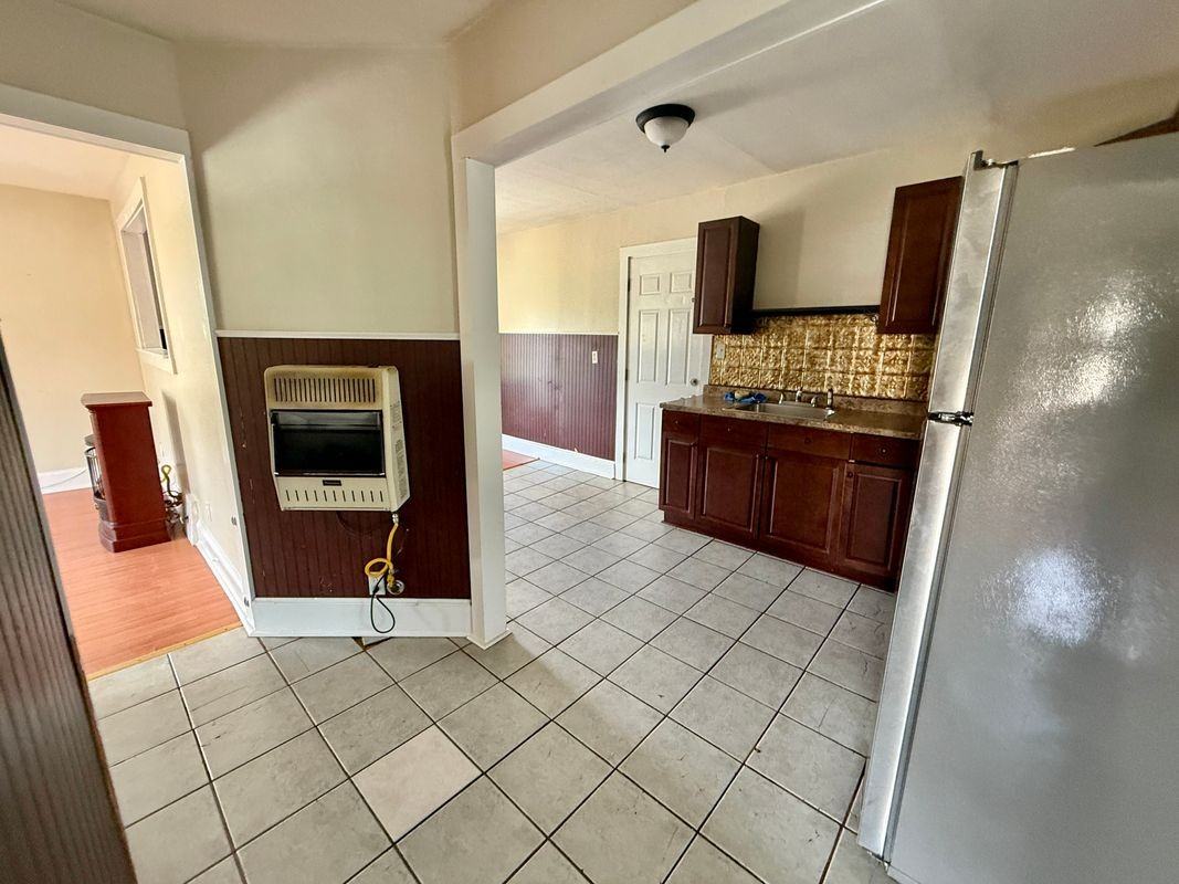 209 Davis St - Photo 5 of 7