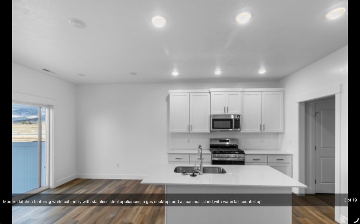 685 W 550 N - Photo 3 of 11