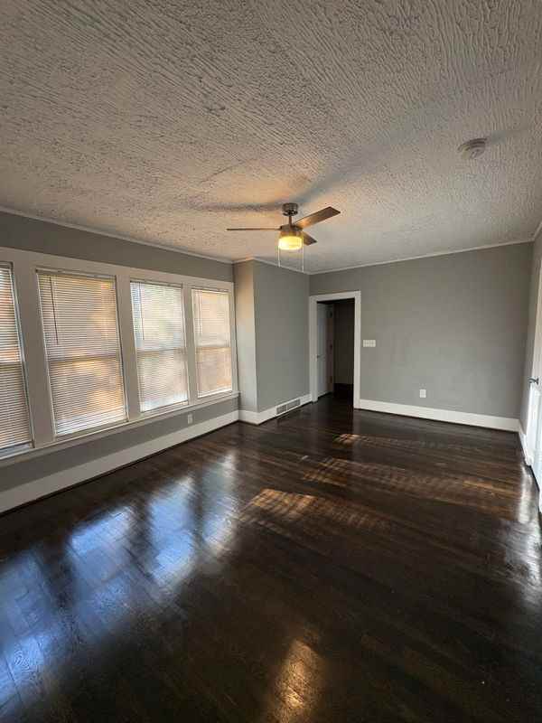 5104 S Clarendon St - Photo 3 of 15
