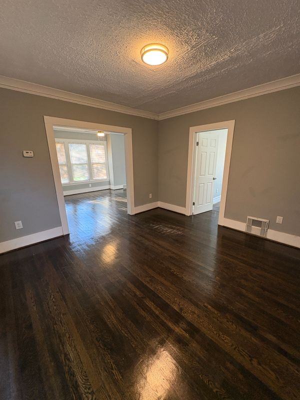 5104 S Clarendon St - Photo 4 of 15