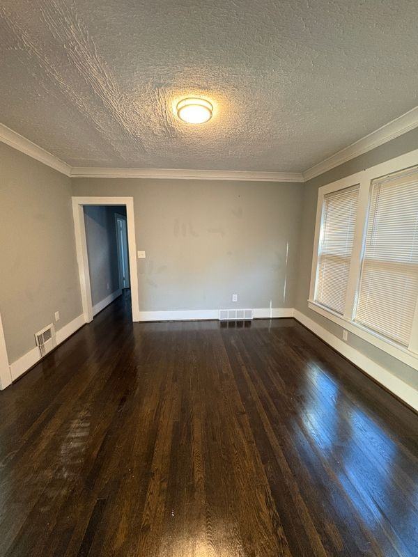 5104 S Clarendon St - Photo 5 of 15