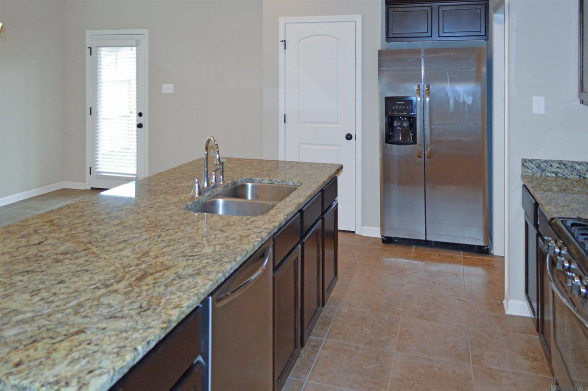 621 Greenwich Dr - Photo 4 of 12