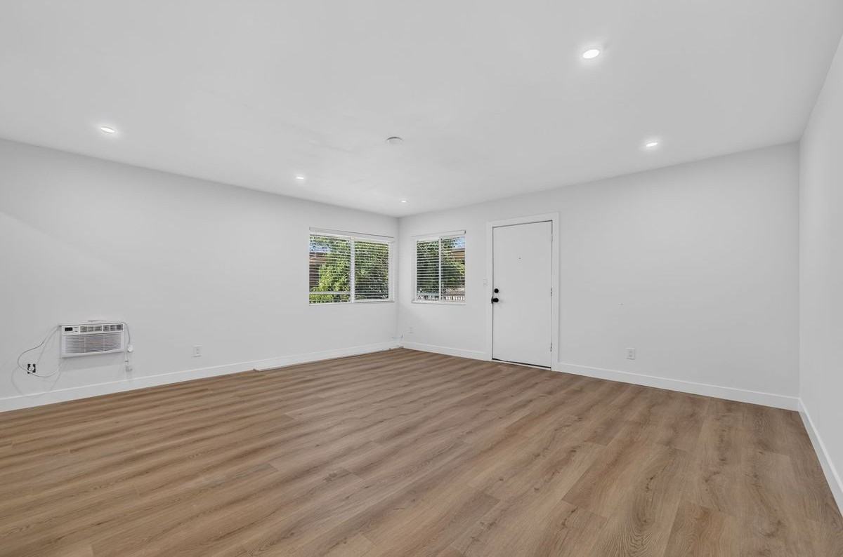 12287 Osborne St ##13 - Photo 5 of 23