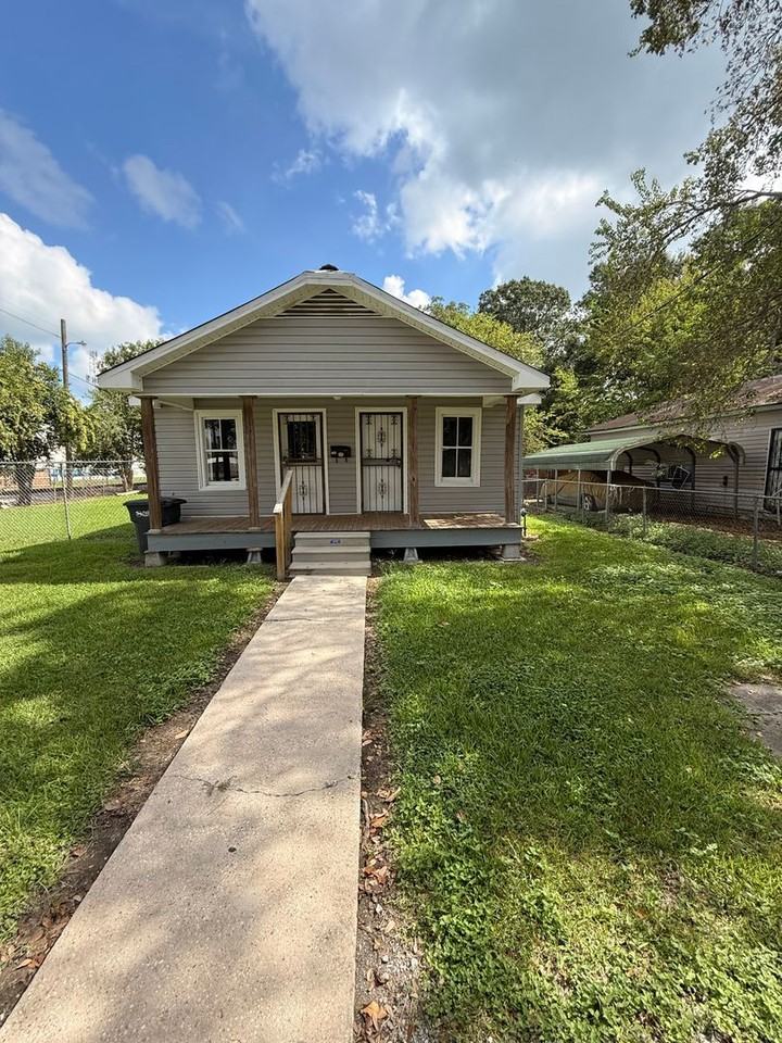 256 Field Street - Photo 2 of 10