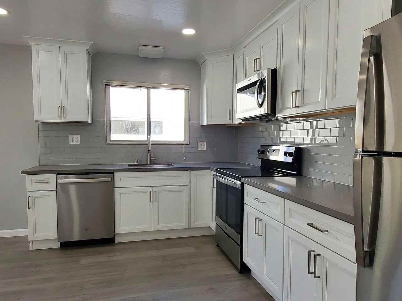 3756-3762 Poinciana Dr 3756-3762 Poinciana Dr #1 - Photo 6 of 7