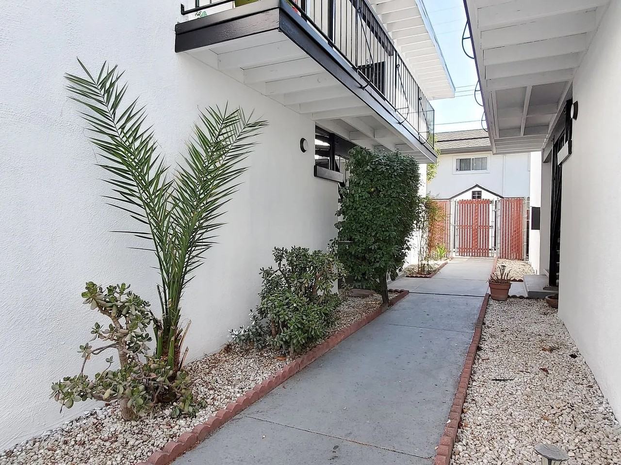3756-3762 Poinciana Dr 3756-3762 Poinciana Dr #1 - Photo 7 of 7