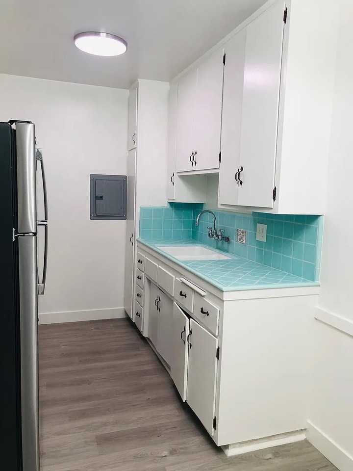 2501 Beverley Ave 2501 Beverley Ave #10 - Photo 4 of 20
