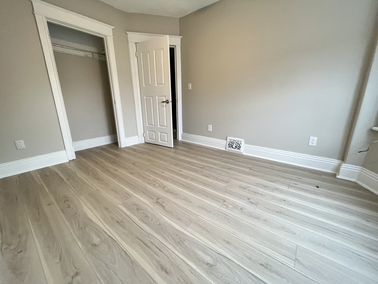 12 Senator Ave - Photo 6 of 26