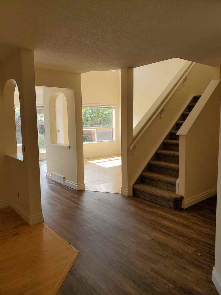 176 Citadel Close Nw - Photo 2 of 23