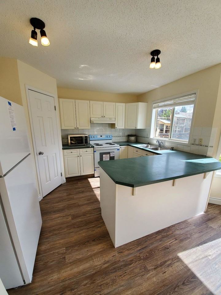 176 Citadel Close Nw - Photo 4 of 23