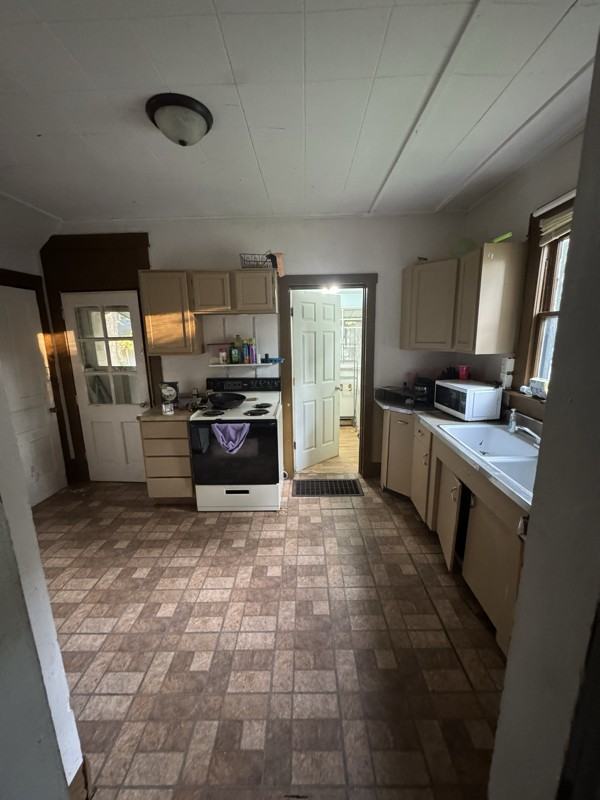 423 Dodge St #1 - Photo 7 of 11