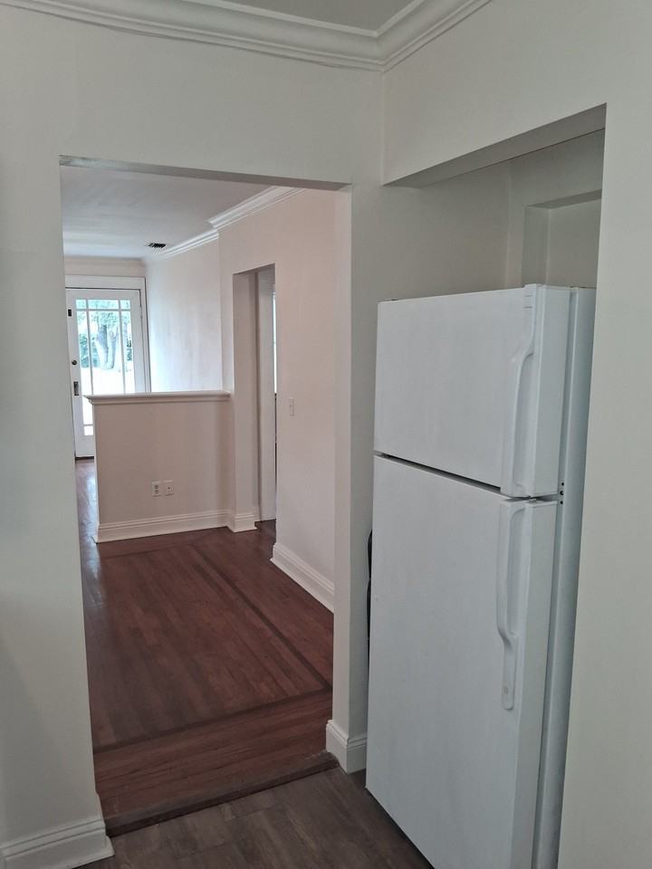 1467 Ingleside Ave - Photo 7 of 12